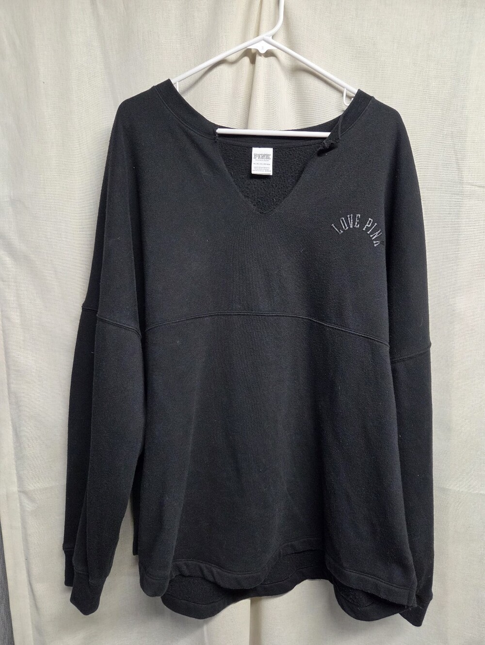 PINK Victoria's Secret Black 'LOVE PINK' V‑Notch Pullover Sweatshirt